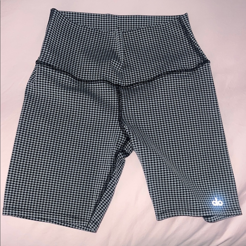 ALO 7" High-Waist Micro Houndstooth Biker Short